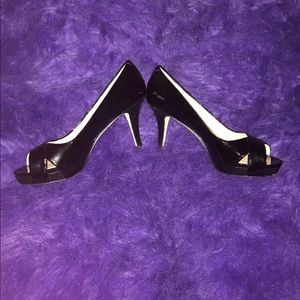 Via Spiga patent leather platform pumps